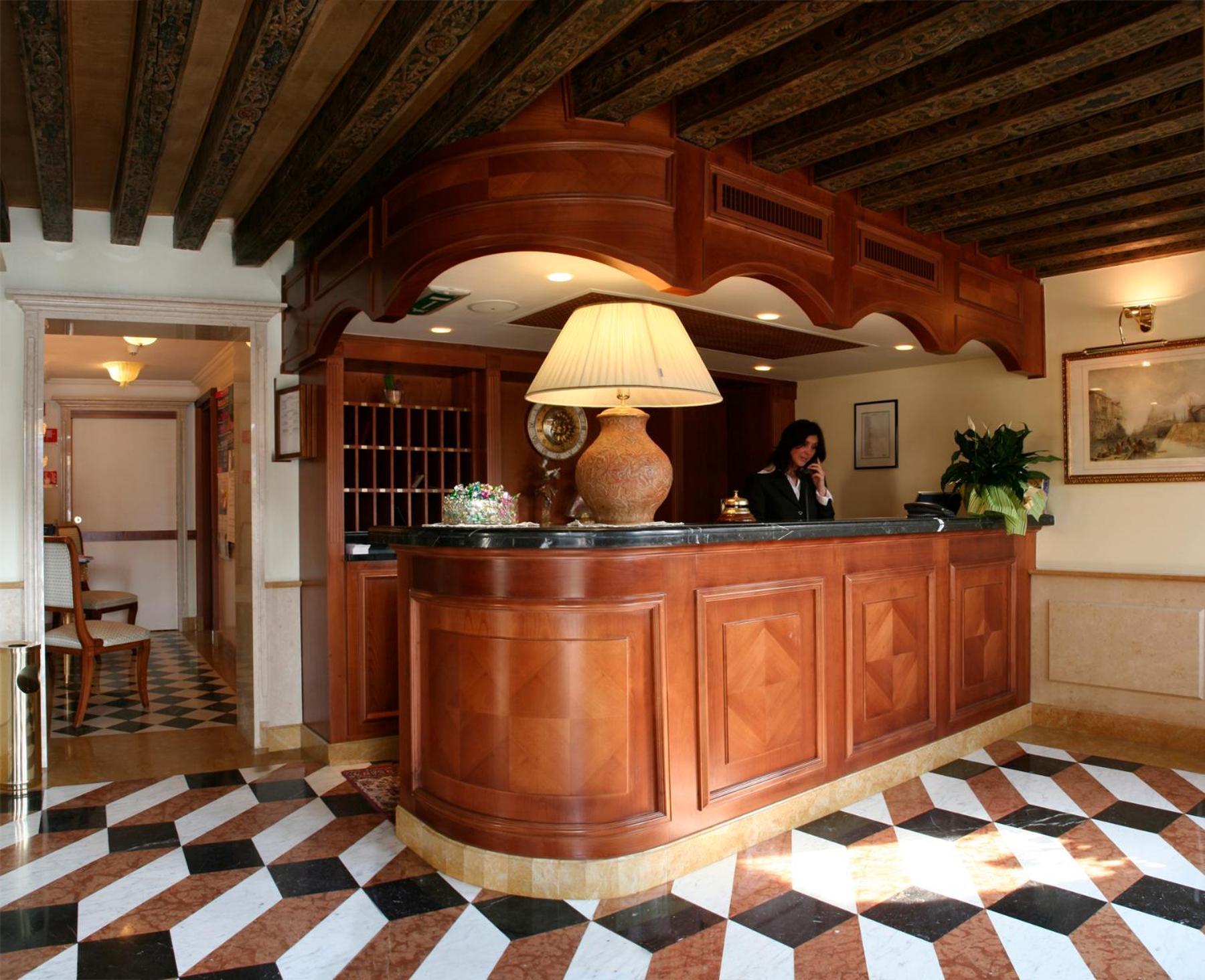 Hotel Antiche Figure Венеция Экстерьер фото