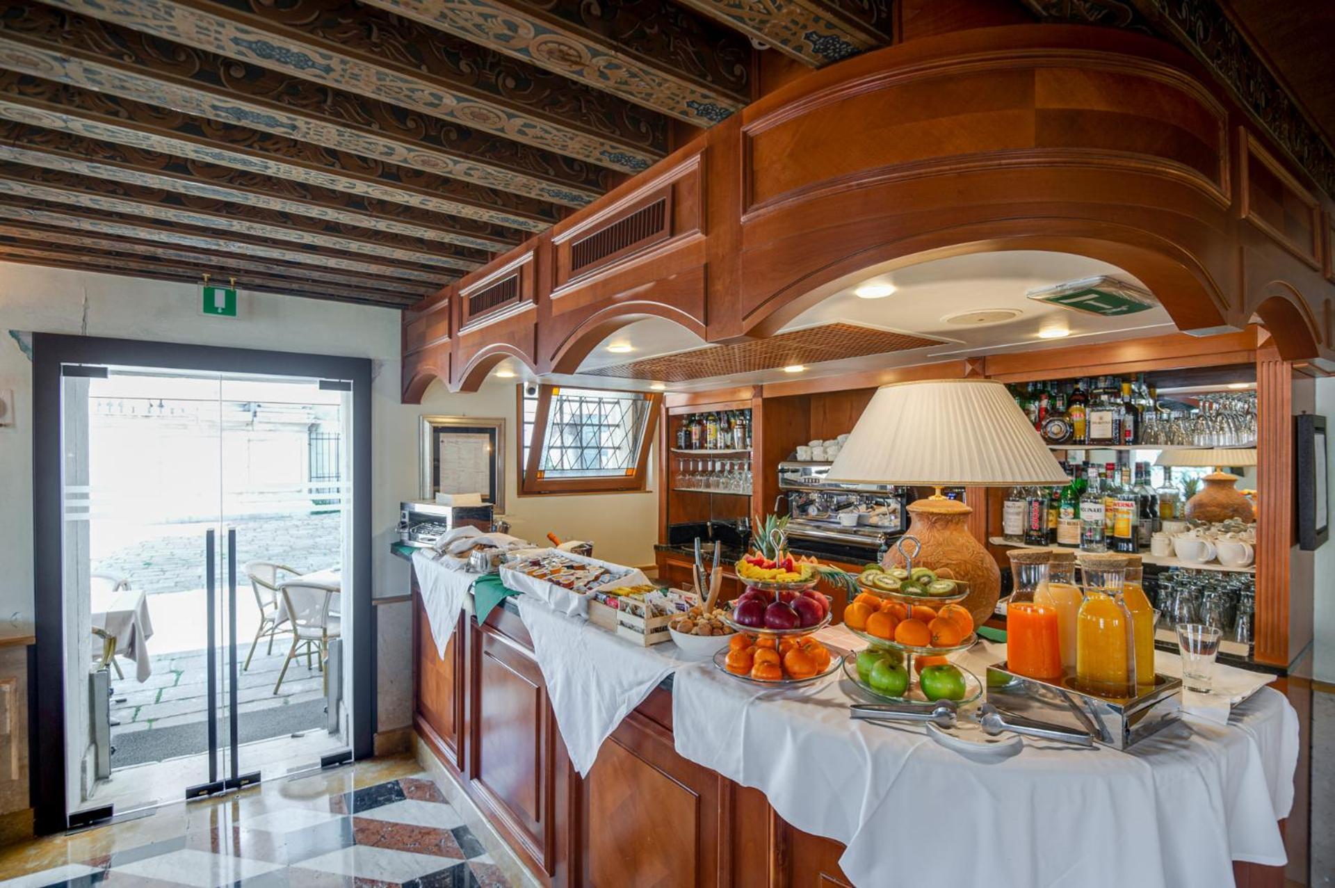 Hotel Antiche Figure Венеция Экстерьер фото