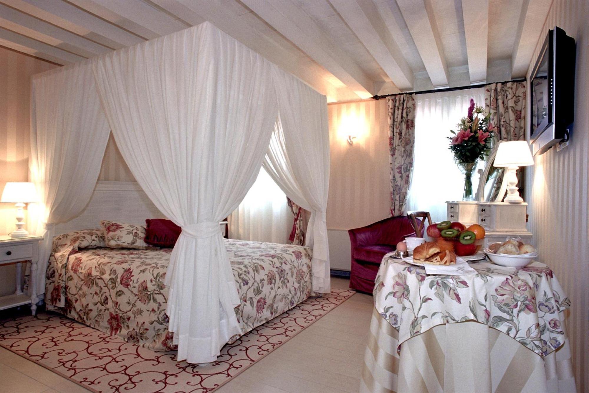 Hotel Antiche Figure Венеция Экстерьер фото